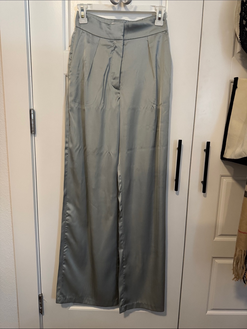Abercrombie High Rise Tailored Satin Pant Green - Size 26 Long